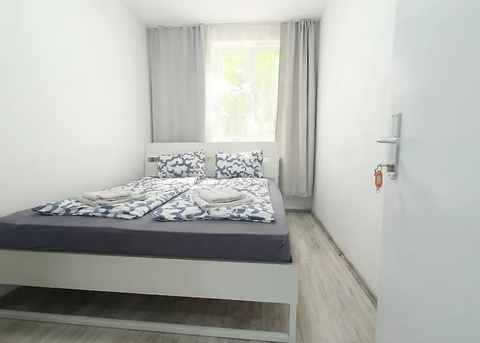 Apartment Quick Access To Center - Simple Private With Wifi *