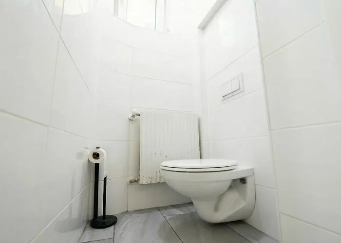 Quick Access To Center - Simple Private With Wifi Apartment *