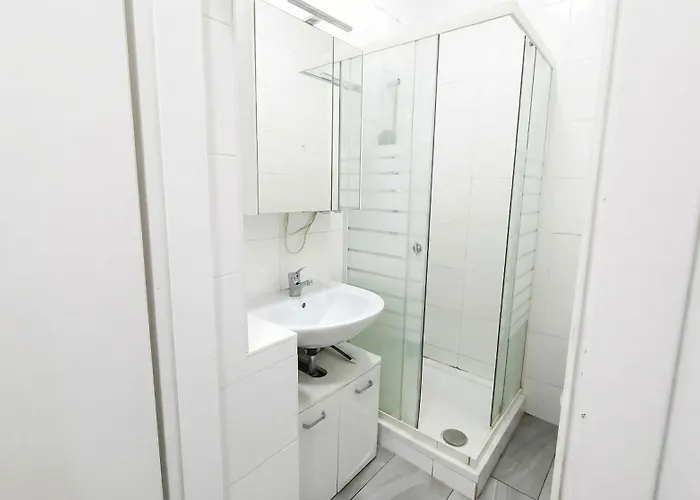 Apartment Quick Access To Center - Simple Private With Wifi