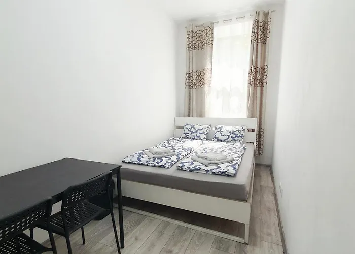 Quick Access To Center - Simple Private With Wifi Apartment