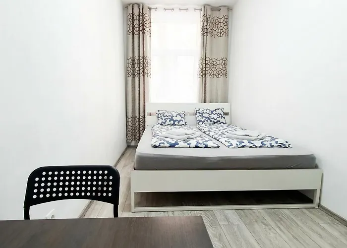 Quick Access To Center - Simple Private With Wifi Apartment *