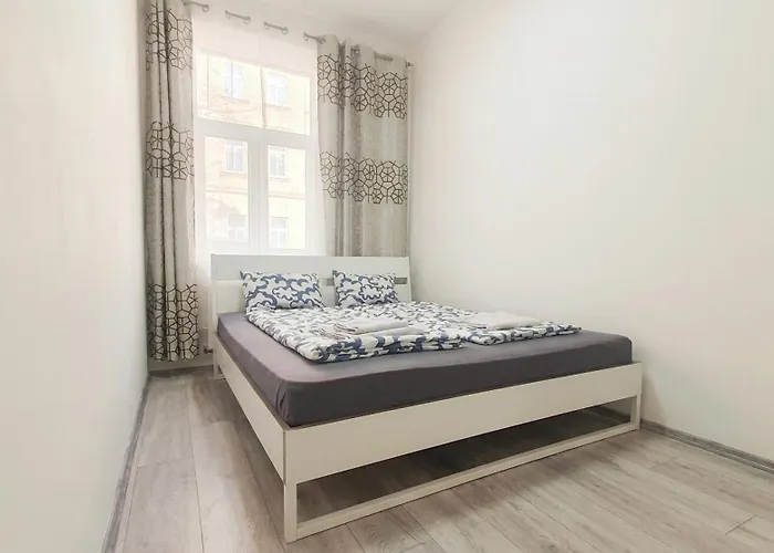 Quick Access To Center - Simple Private With Wifi Apartment